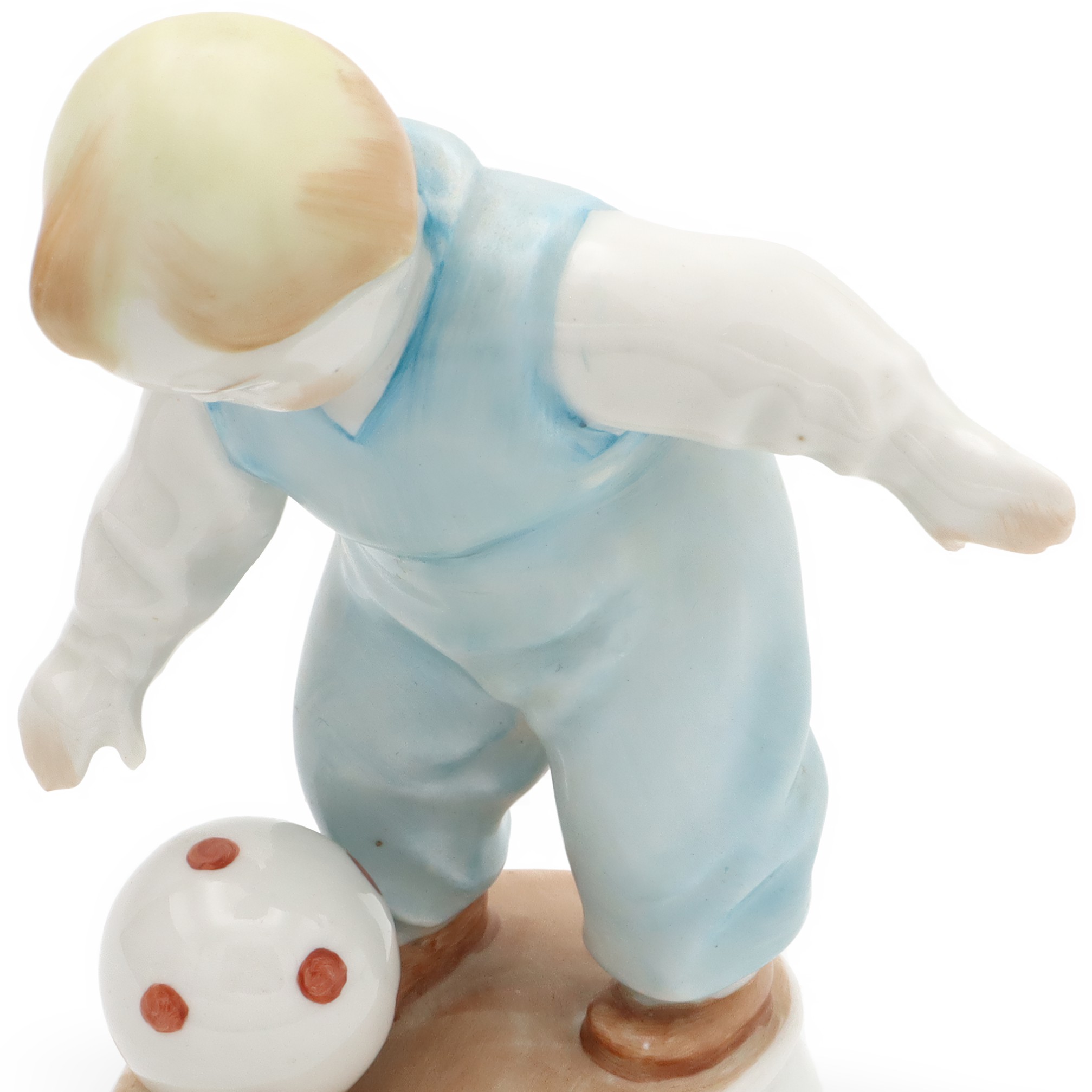 Vintage Zsolnay Porzellanfigurine, Kleines Kind Mit Fußball Von Andras Sinko, Selten Handbemalt 1960er Jahre Ungarn Handbemalt, Keramiksammelskulptur